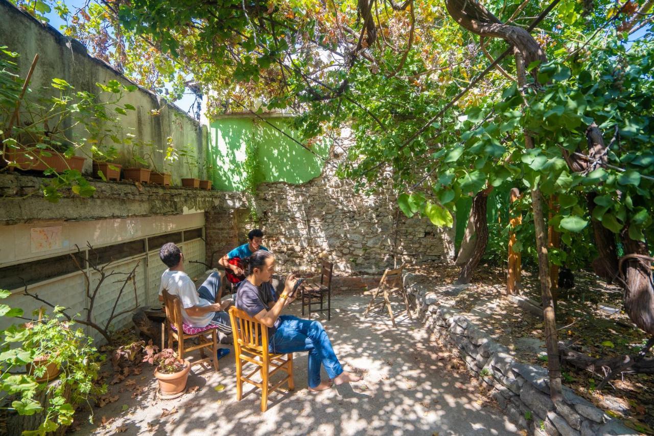 Lotus Garden Hostel İzmir Luaran gambar