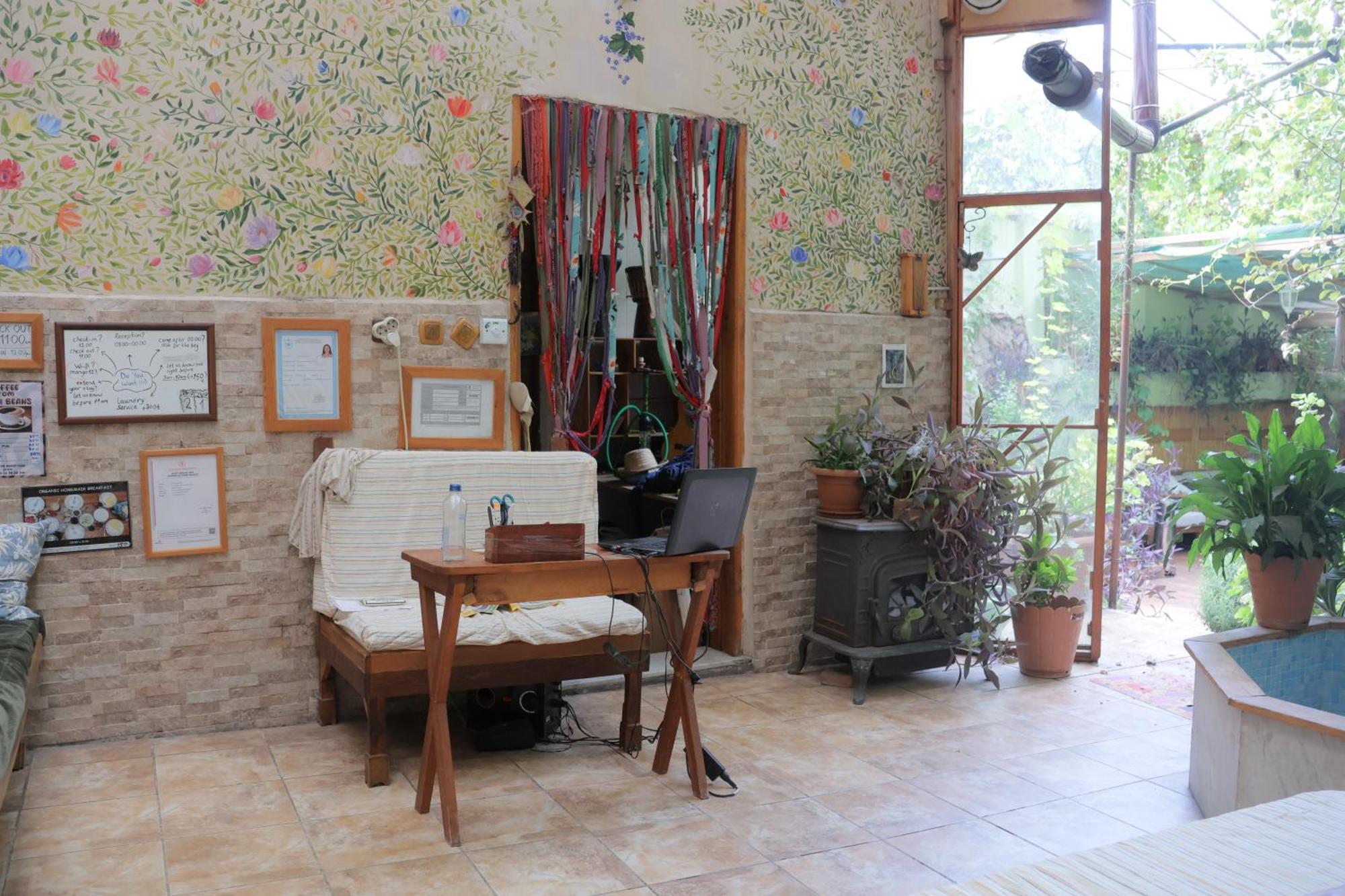 Lotus Garden Hostel İzmir Luaran gambar