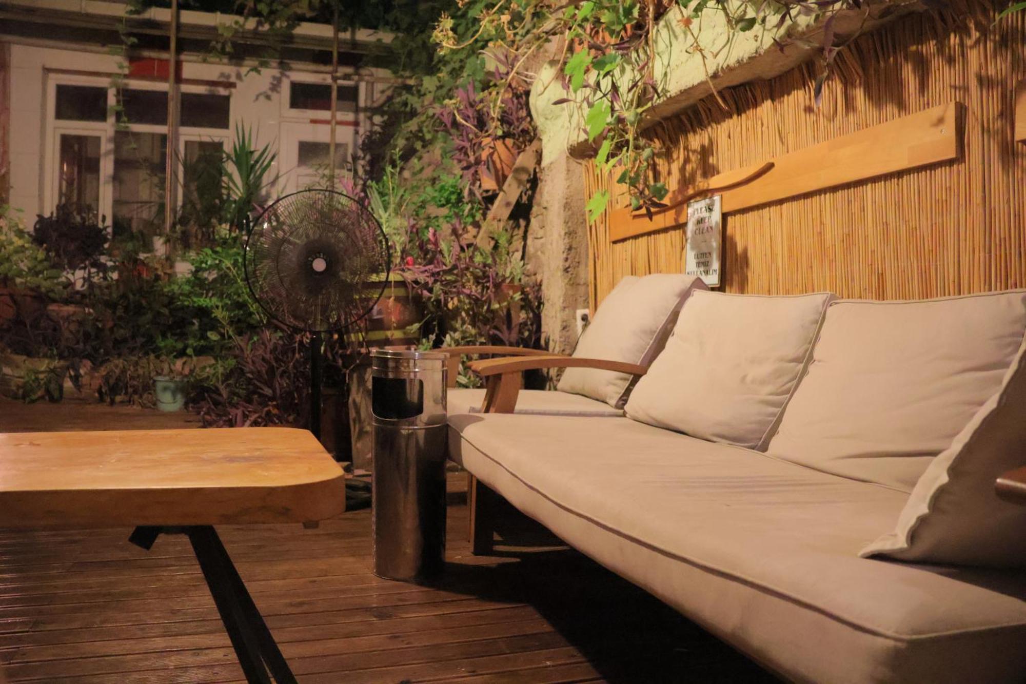 Lotus Garden Hostel İzmir Luaran gambar