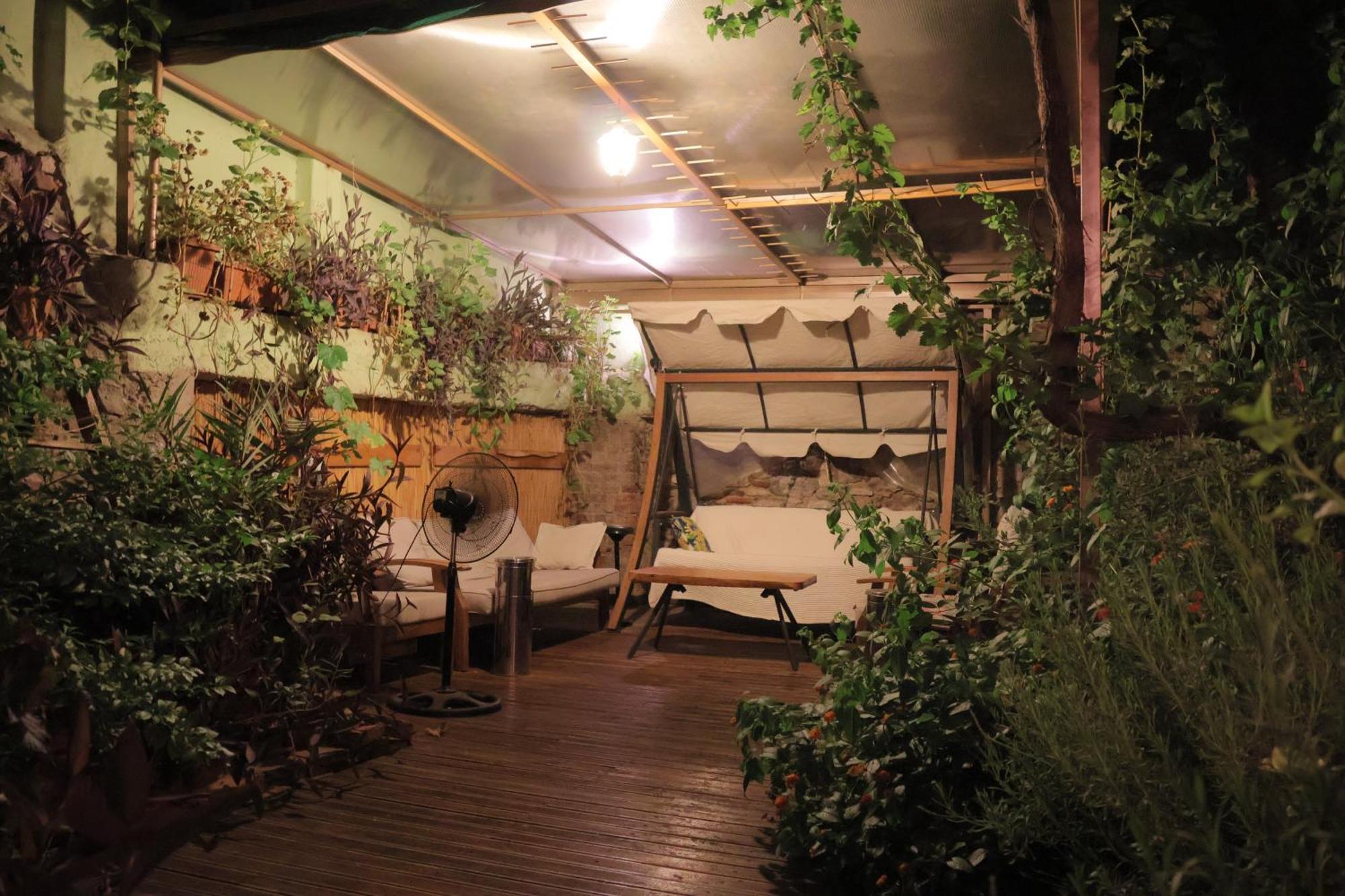 Lotus Garden Hostel İzmir Luaran gambar